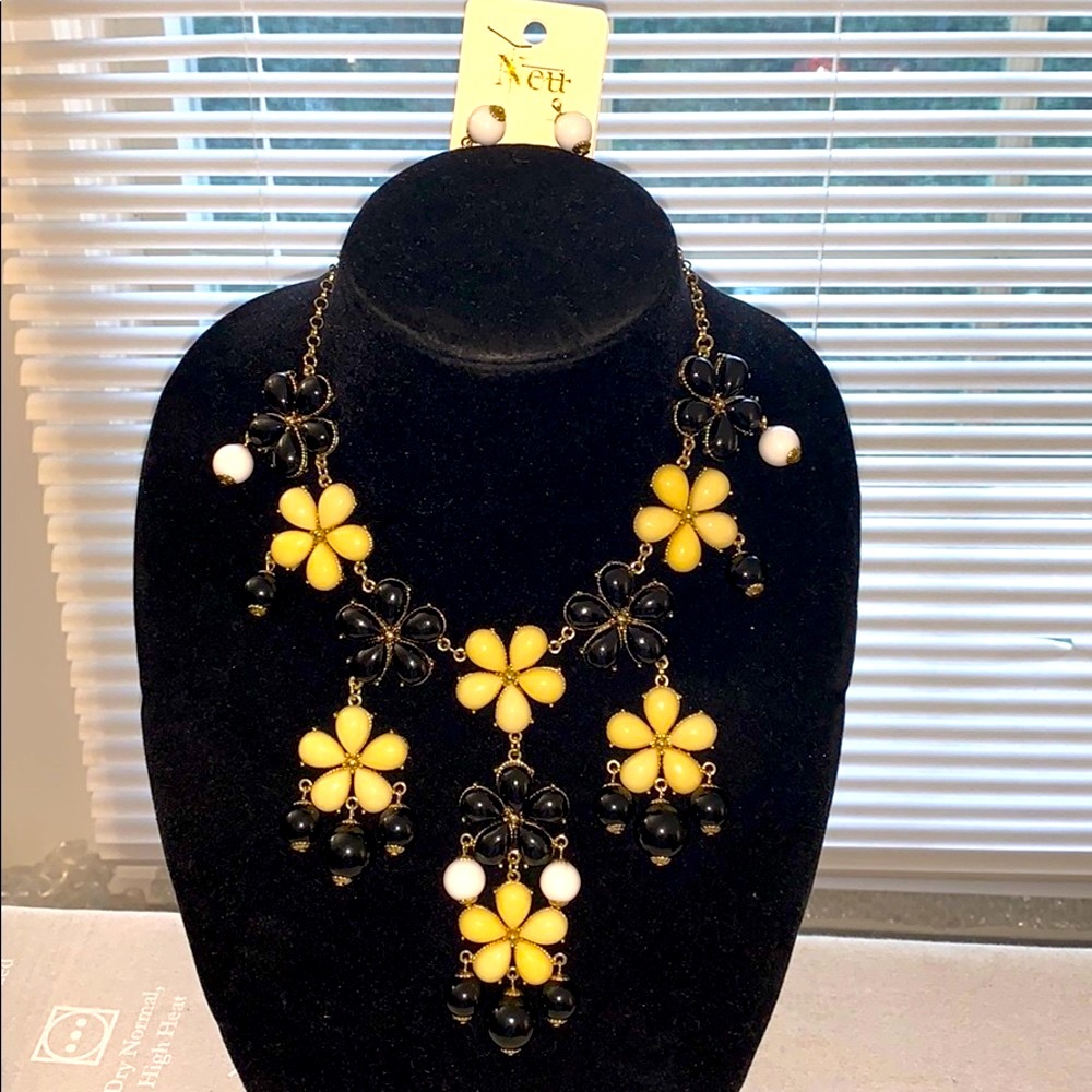 NWT Statement Necklace Earrings Set
